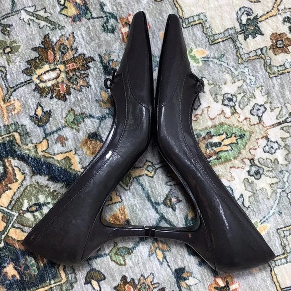 Nine West ‘Treat’ Dark Taupe Leather Point Toe Bow Kitten Heel - Picture 6 of 8